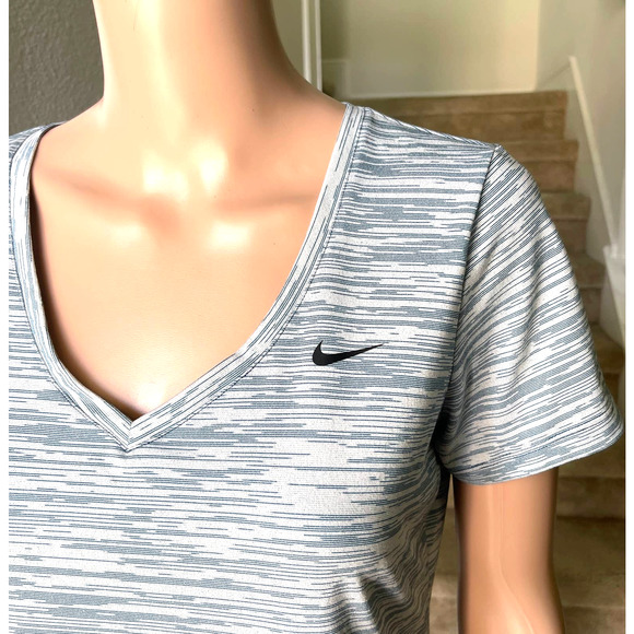 Nike Activity Shirt Women Sz S Gently used - Picture 2 of 7
